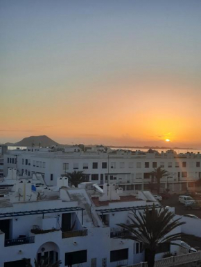 Sun & Surf Loft, near main street and beach, Wifi fiber, winter garden with sea view